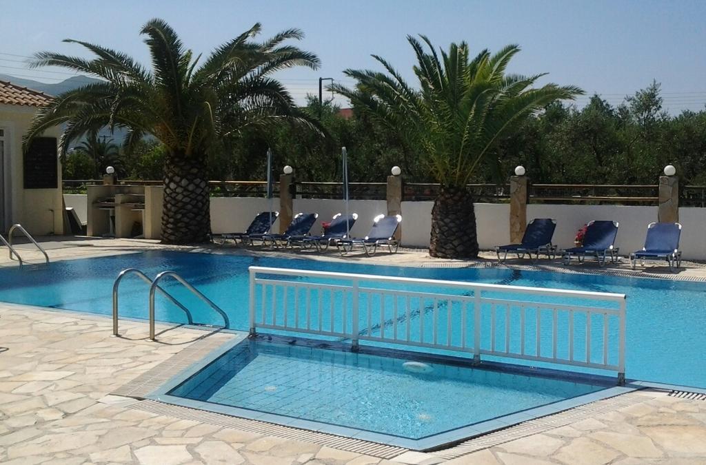 اليكاناس Zantegarden Apartments الغرفة الصورة
